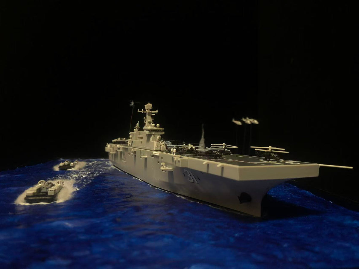1:700 Amphibious Landing Ship Hainan Model