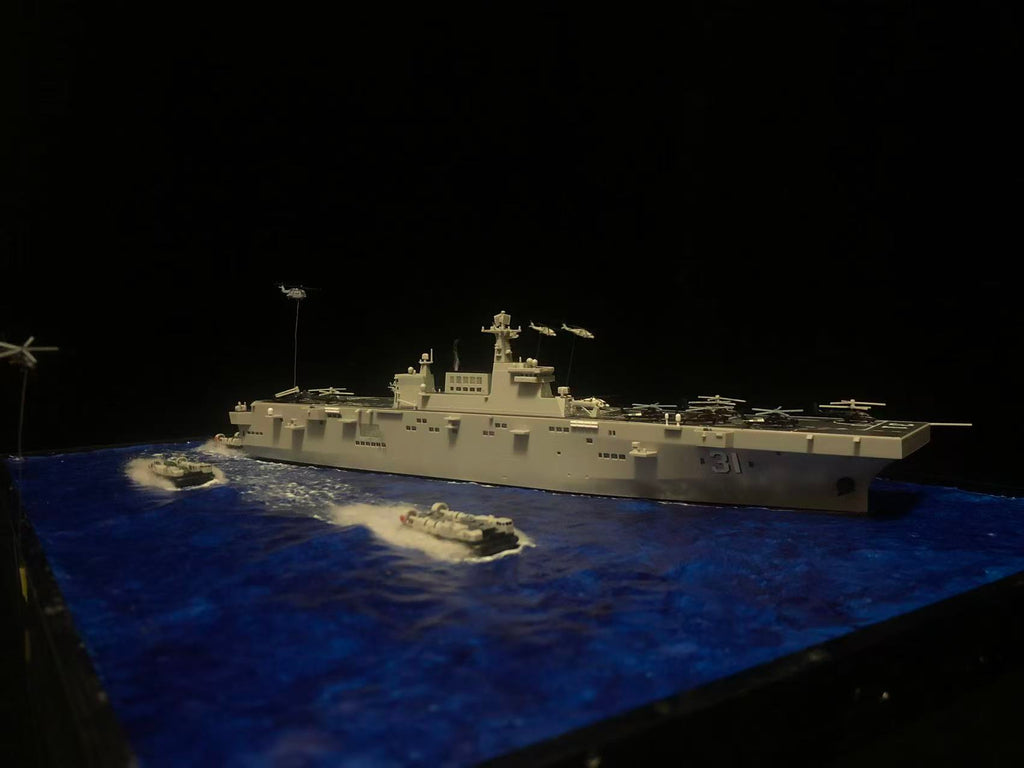 1:700 Amphibious Landing Ship Hainan Model