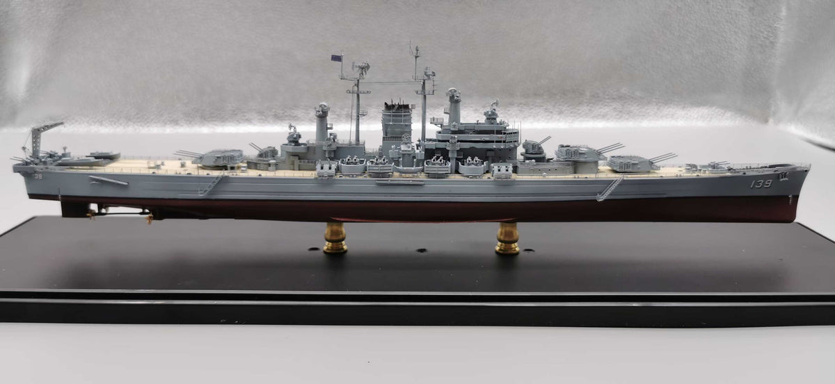 1:350 U.S. Navy USS Salem Cruiser Super Modernized Version