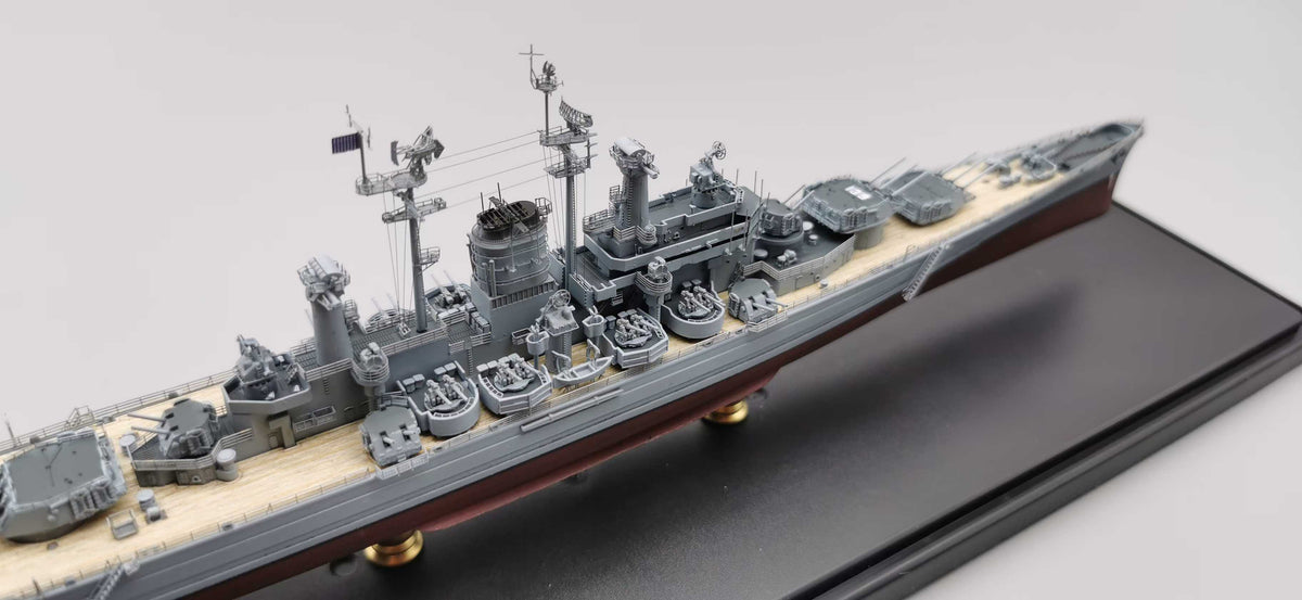 1:350 U.S. Navy USS Salem Cruiser Super Modernized Version