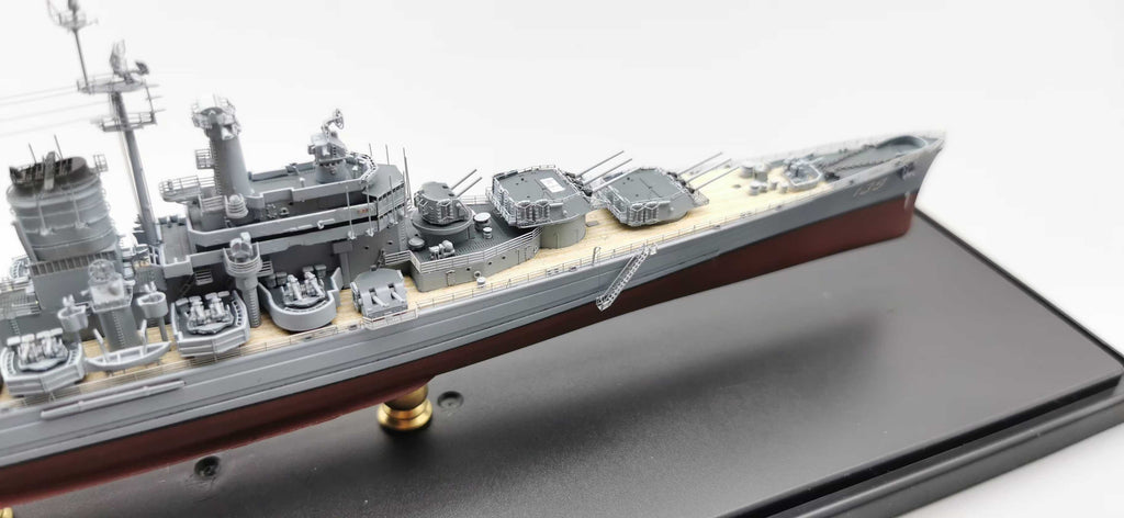 1:350 U.S. Navy USS Salem Cruiser Super Modernized Version