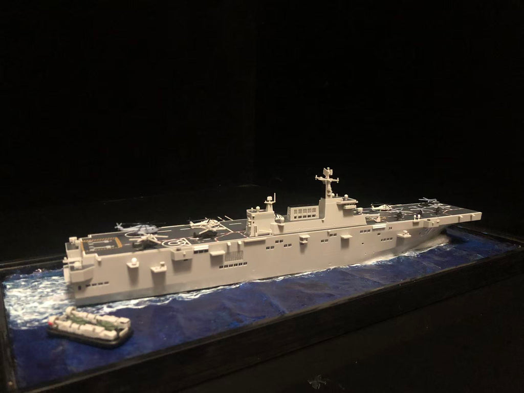 1:700 Amphibious Landing Ship Hainan Model