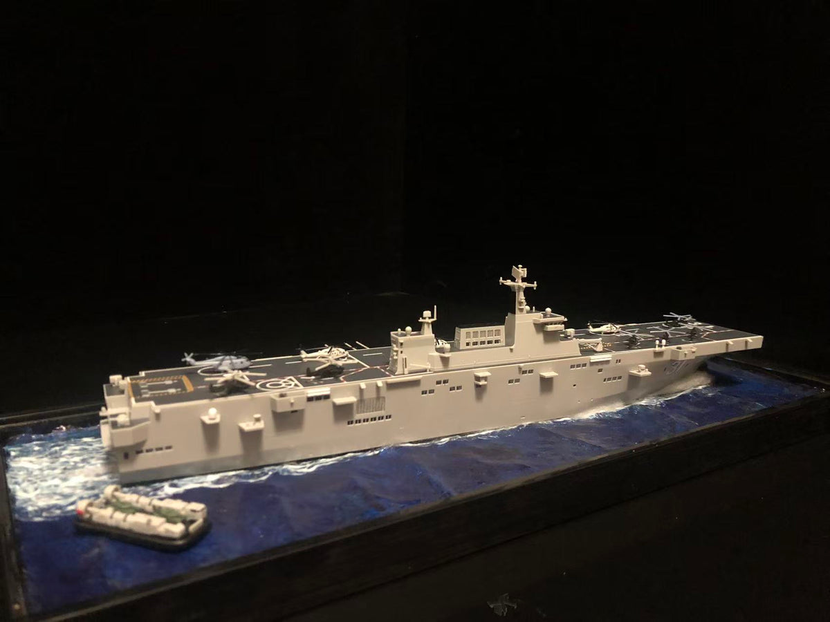 1:700 Amphibious Landing Ship Hainan Model