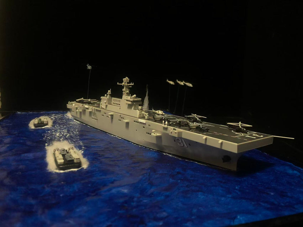 1:700 Amphibious Landing Ship Hainan Model