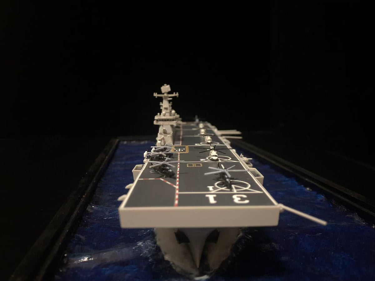 1:700 Amphibious Landing Ship Hainan Model