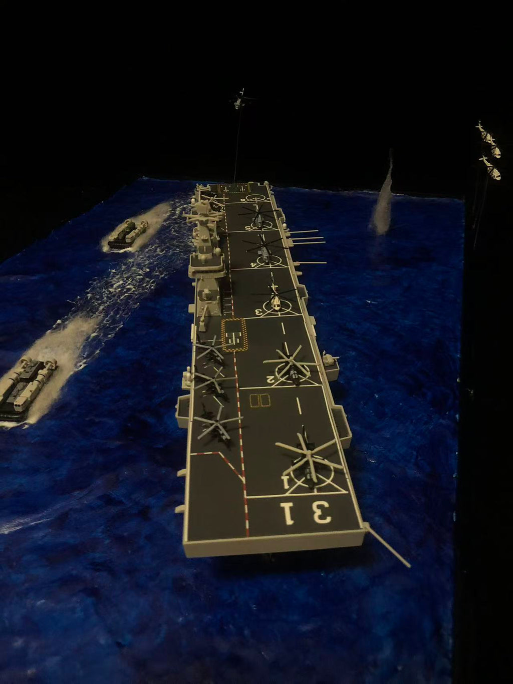 1:700 Amphibious Landing Ship Hainan Model