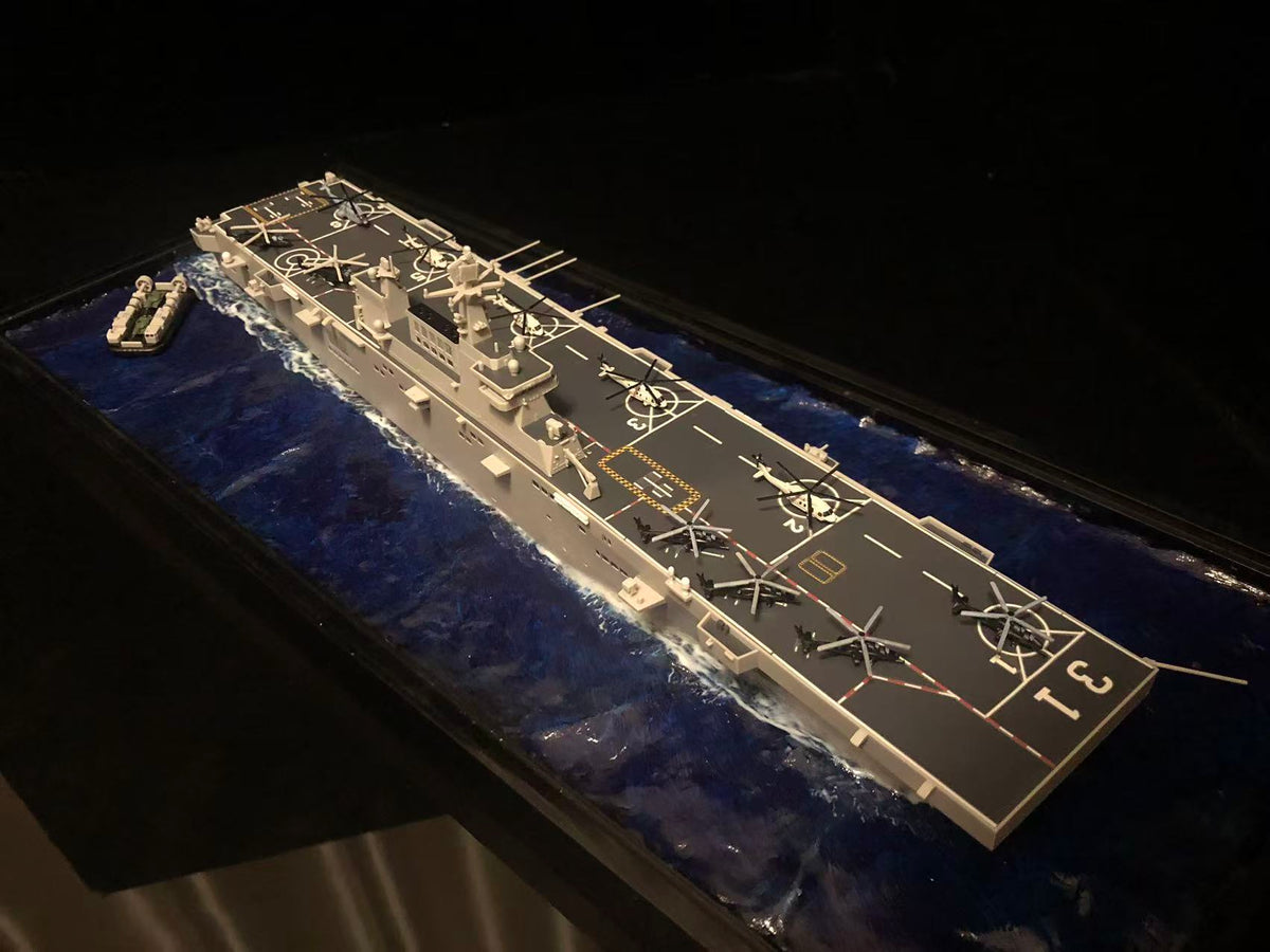 1:700 Amphibious Landing Ship Hainan Model