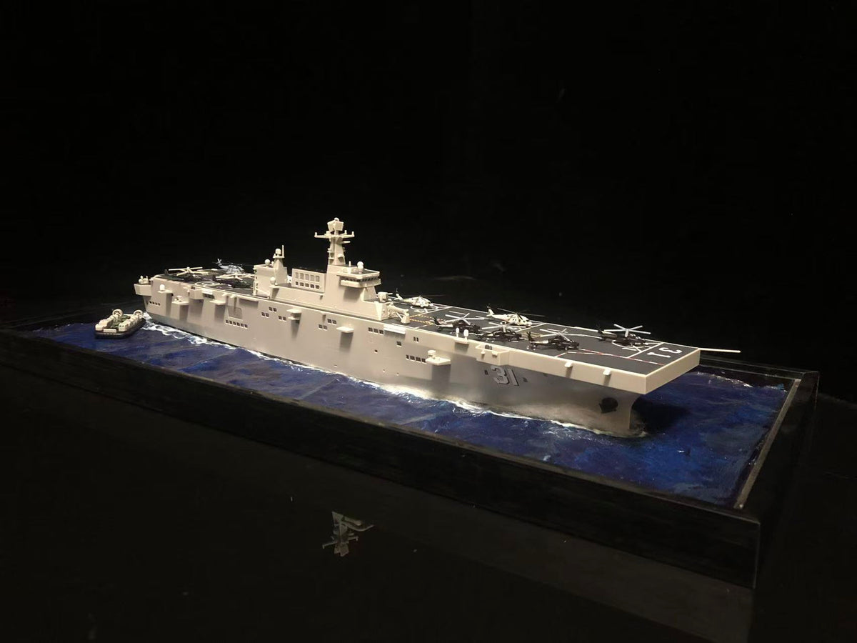 1:700 Amphibious Landing Ship Hainan Model