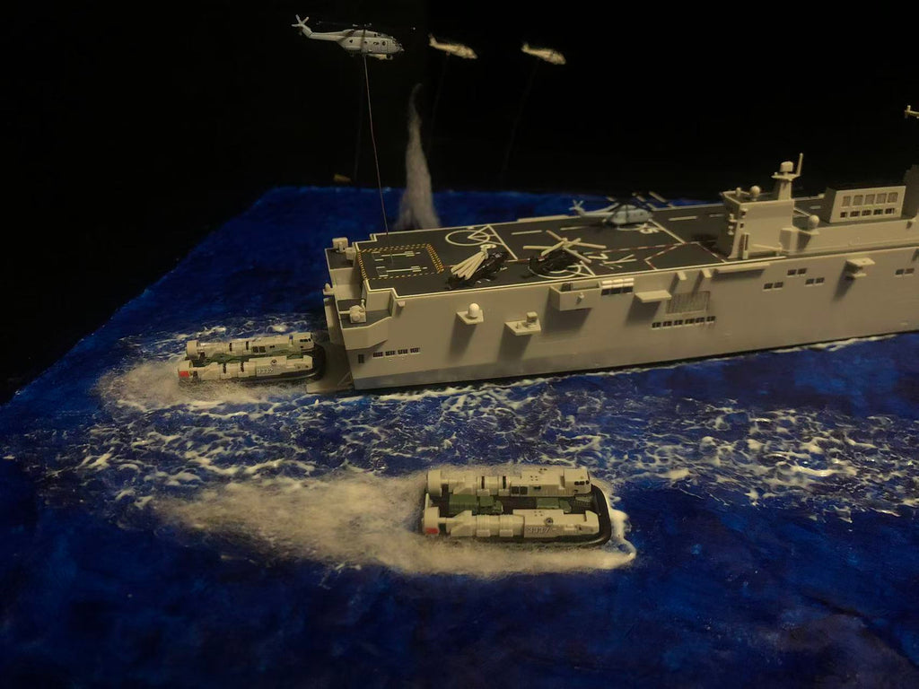 1:700 Amphibious Landing Ship Hainan Model