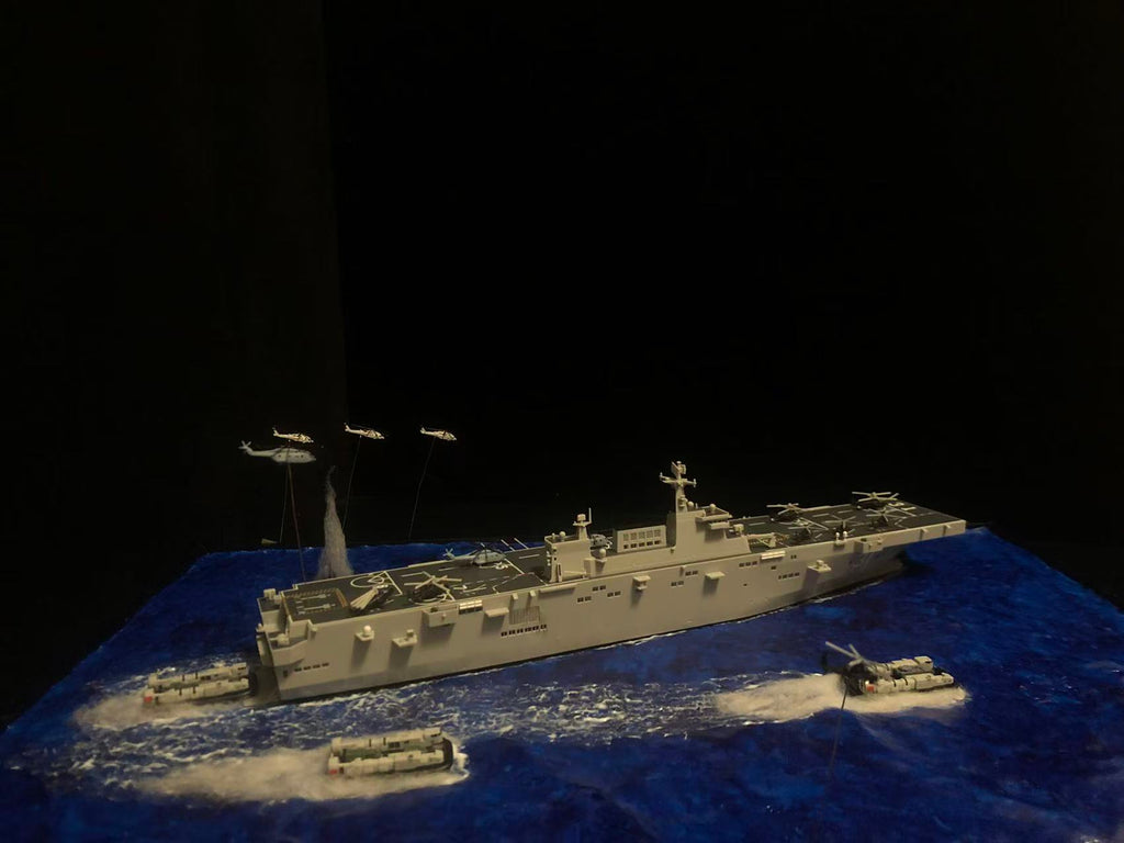 1:700 Amphibious Landing Ship Hainan Model