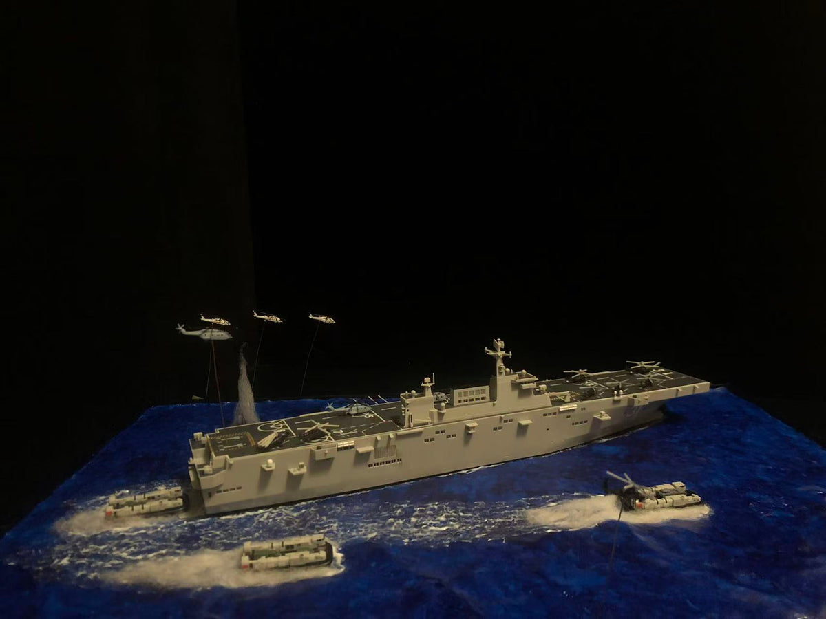 1:700 Amphibious Landing Ship Hainan Model