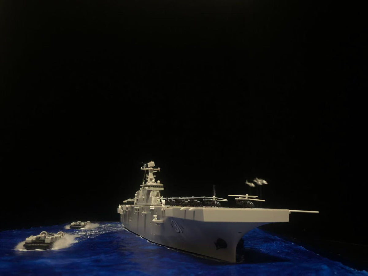 1:700 Amphibious Landing Ship Hainan Model
